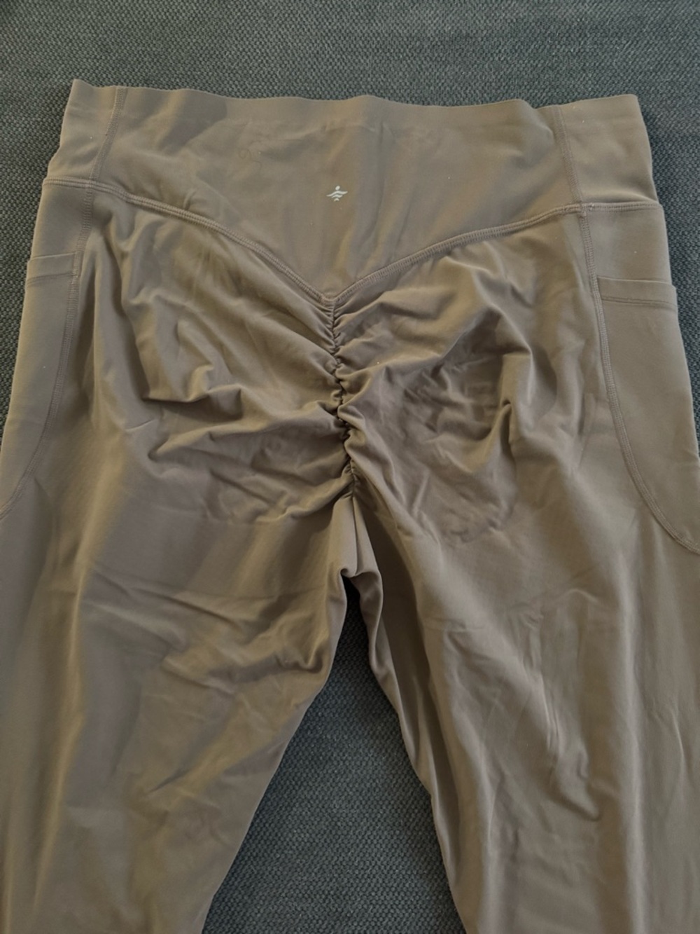 HALARA Scrunch booty Leggings in Taupe EXTRA LARGE